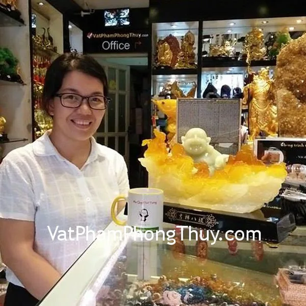 Chị Kim Thảo- khách hàng mua tượng Bát mã ngọc vàng trắng G115A