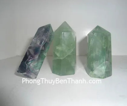 Trụ hình tháp đá dạ quang xanh K046-S2-694