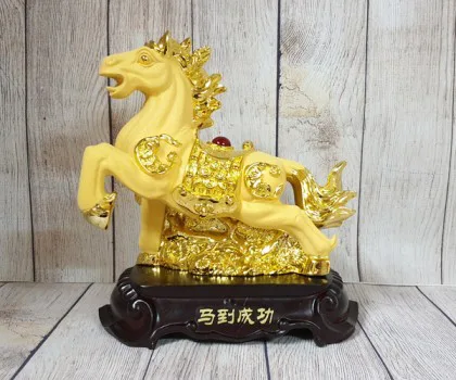 Vua ngựa kim sa vàng bóng trên đá vàng đế gỗ - Mã Đáo Thành Công LN127