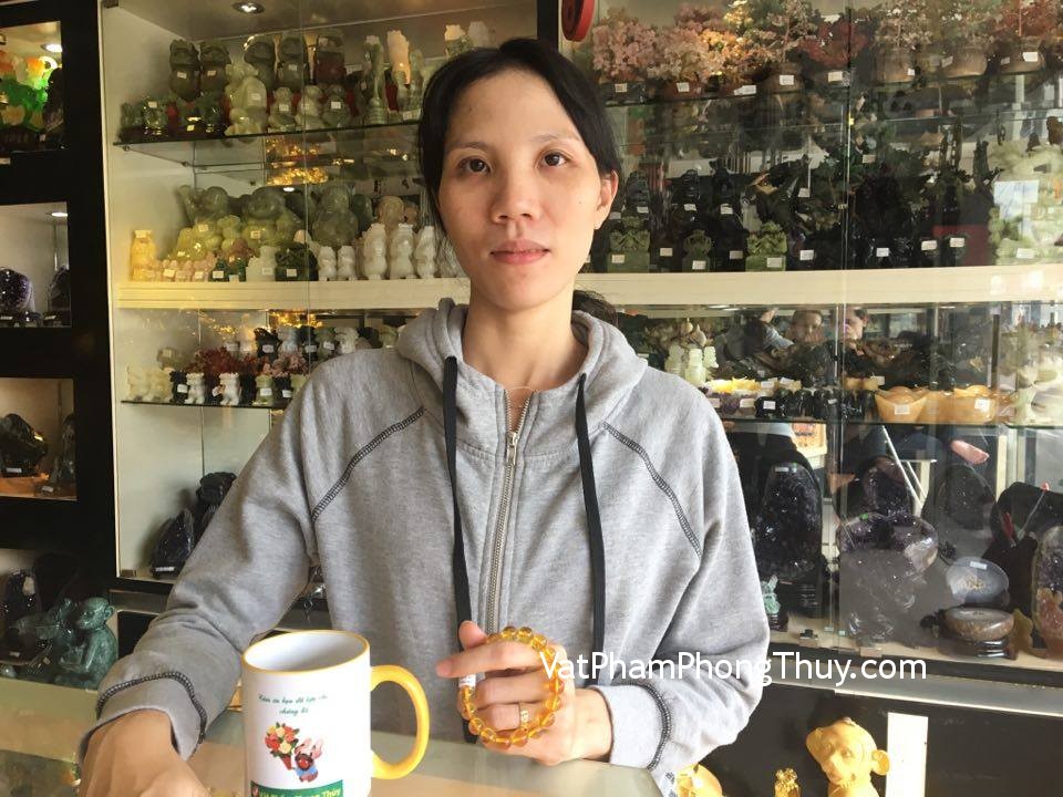 Chị Nguyên - khách hàng mua chuỗi Hổ Phách vàng trong A++ S6355-S5-11453
