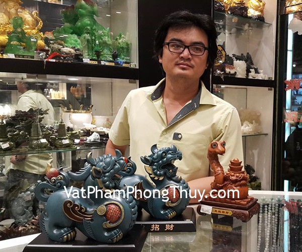 Anh Bình - khách hàng mua cặp tỳ hưu xanh kiểu cổ C050A và tượng rắn gỗ ôm tiền E109