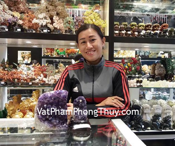 Chị Hoàng Nga - khách hàng mua bông thạch anh tím Uruguay TA101-S3-14214